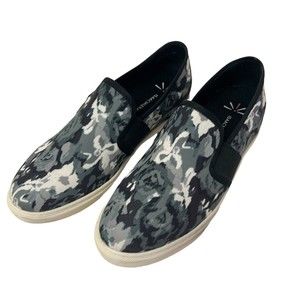 Isaac Mizrahi Shoes Sneakers Slip On Canvas Daphney Black Gray White Slip On 8.5